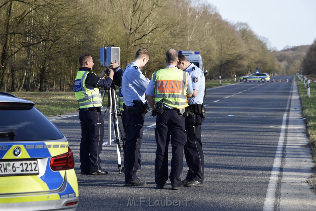 Schwerer VU Krad Fahrrad Koeln Porz Alte Koelnerstr P182.JPG - Miklos Laubert